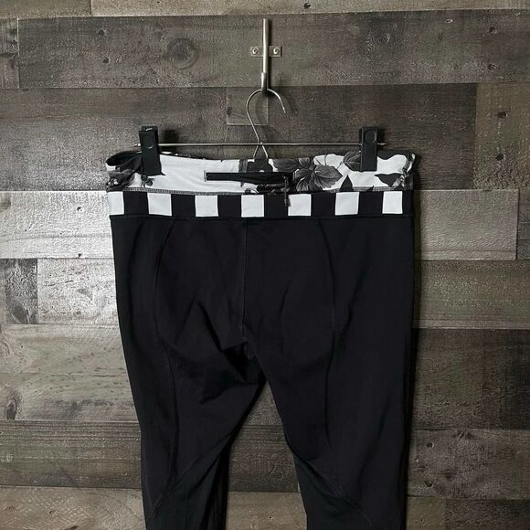 Lululemon Crop Leggings 10 - Picture 4 of 6